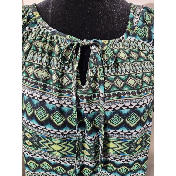 New York & Company Woman’s Medium Aztec Green Shirt. Short Sleeve light Weight - Picture 3 of 4